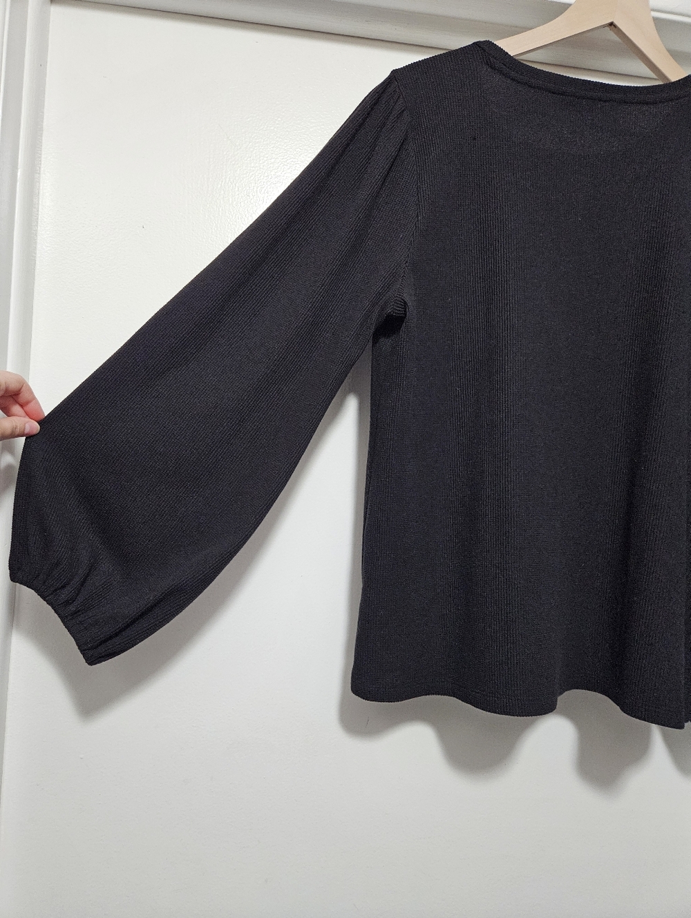 Lauren Conrad XL black waffle weave balloon long sleeve Feminine Cozy Sweater